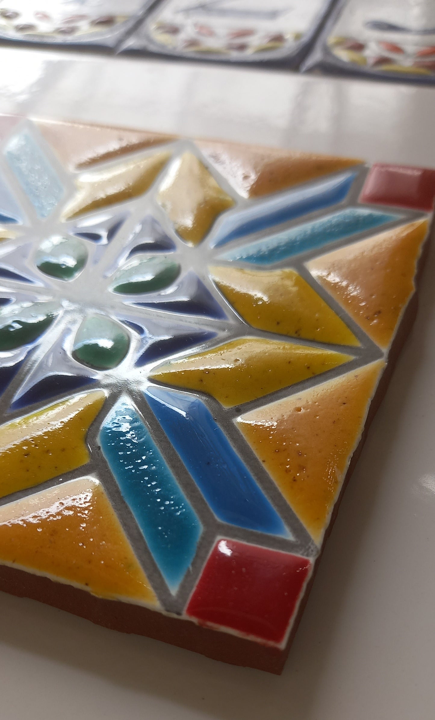 Tile handpainted 2510 ( box with 10)