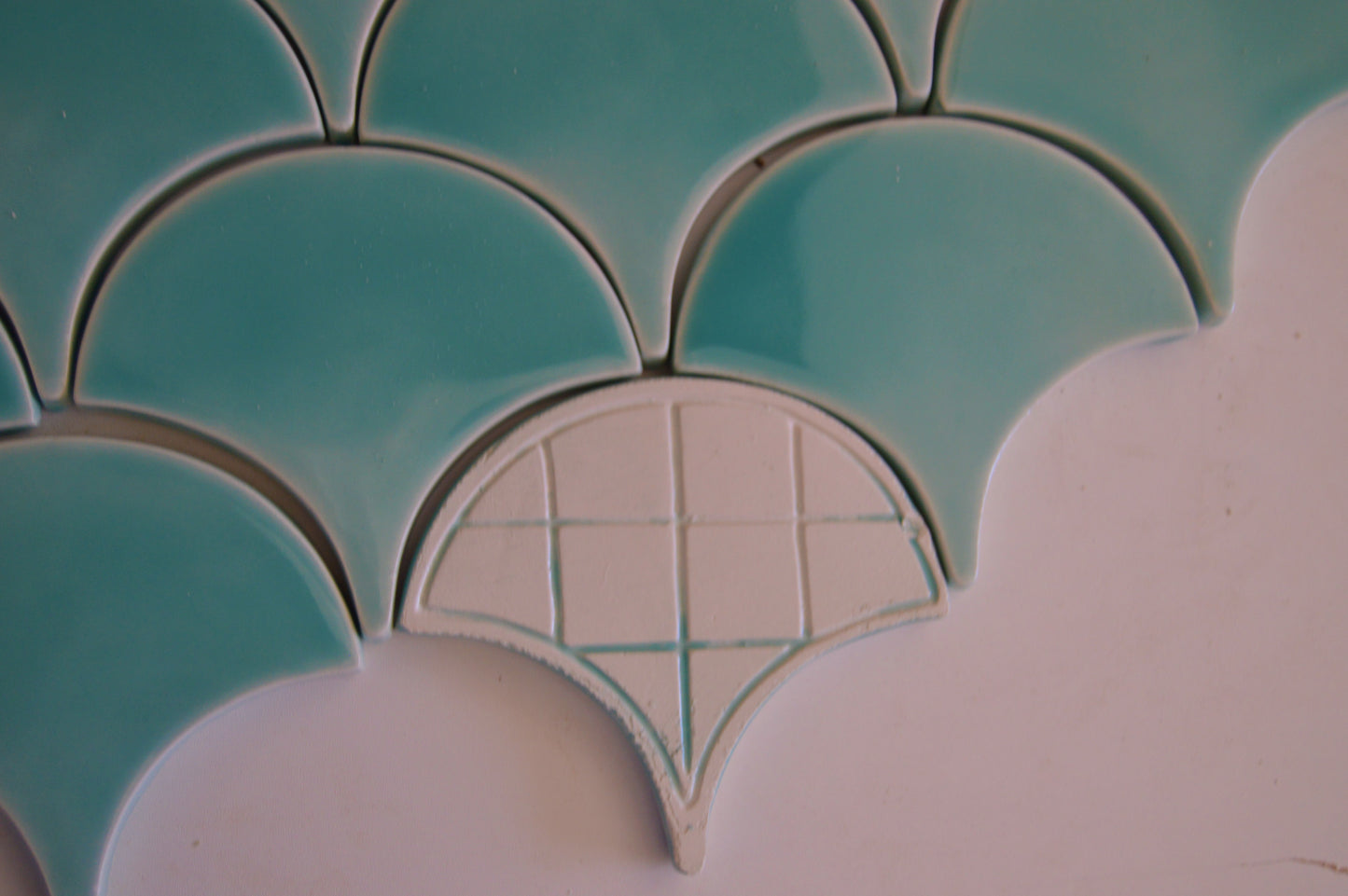 Azulejo cerámico con forma de escamas de pez (caja de 1/2 m²)