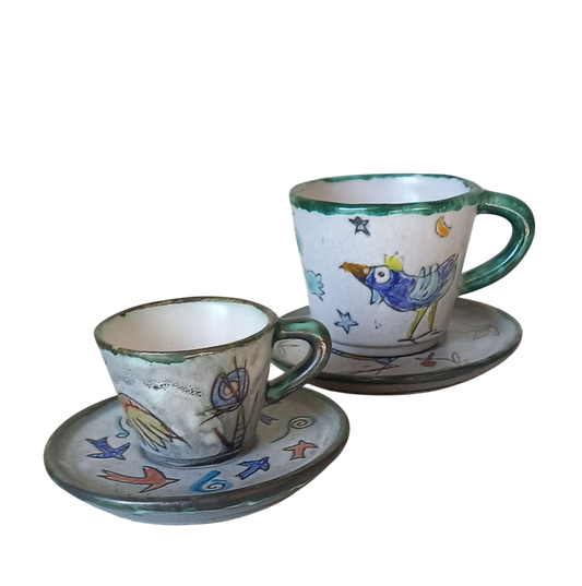 Xícara de capuccino com prato